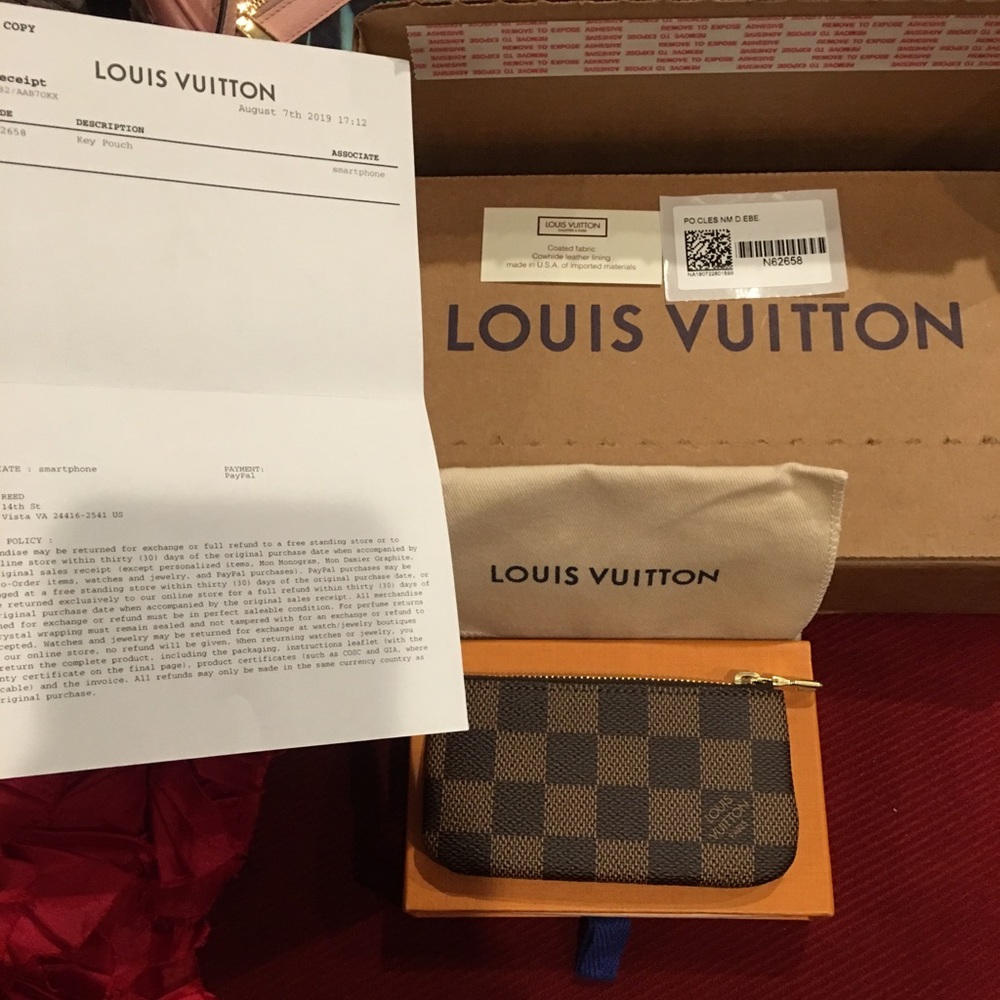 🎉SOLD🎉Louis Vuitton key pouch